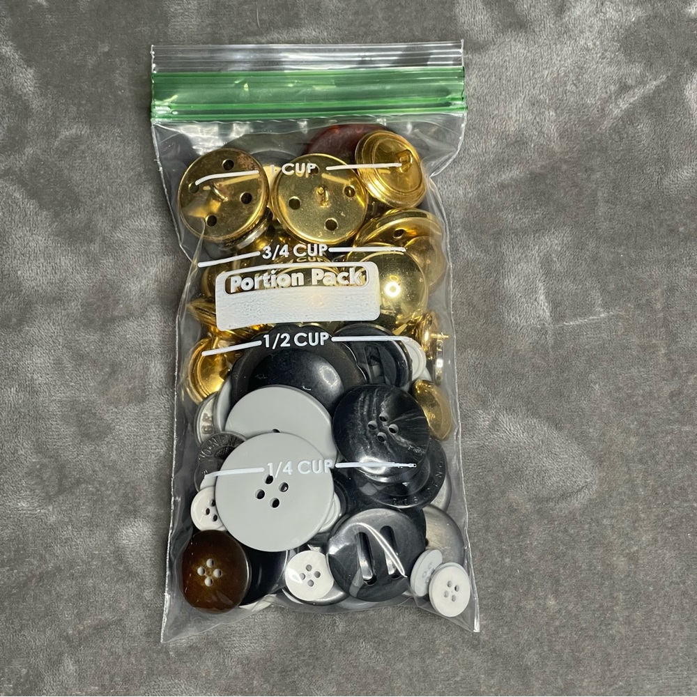 Portion Sized Bag of Buttons - Picture 2 of 2